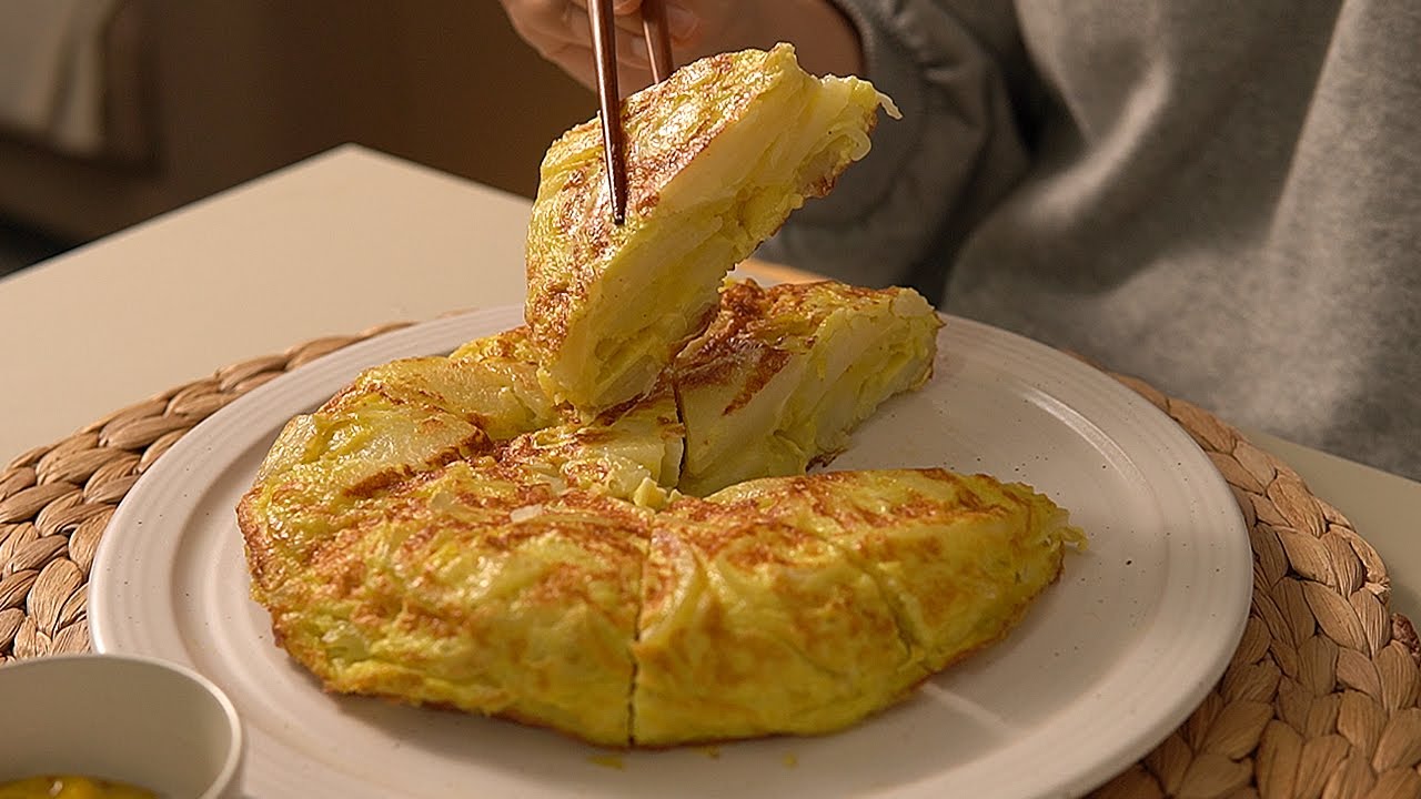 포근포근 감자 오믈렛