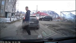 Пьяный водитель выбил стекло, избил и уехал (без мата) Пьяный водитель выбил стекло, избил и уехал (без мата)