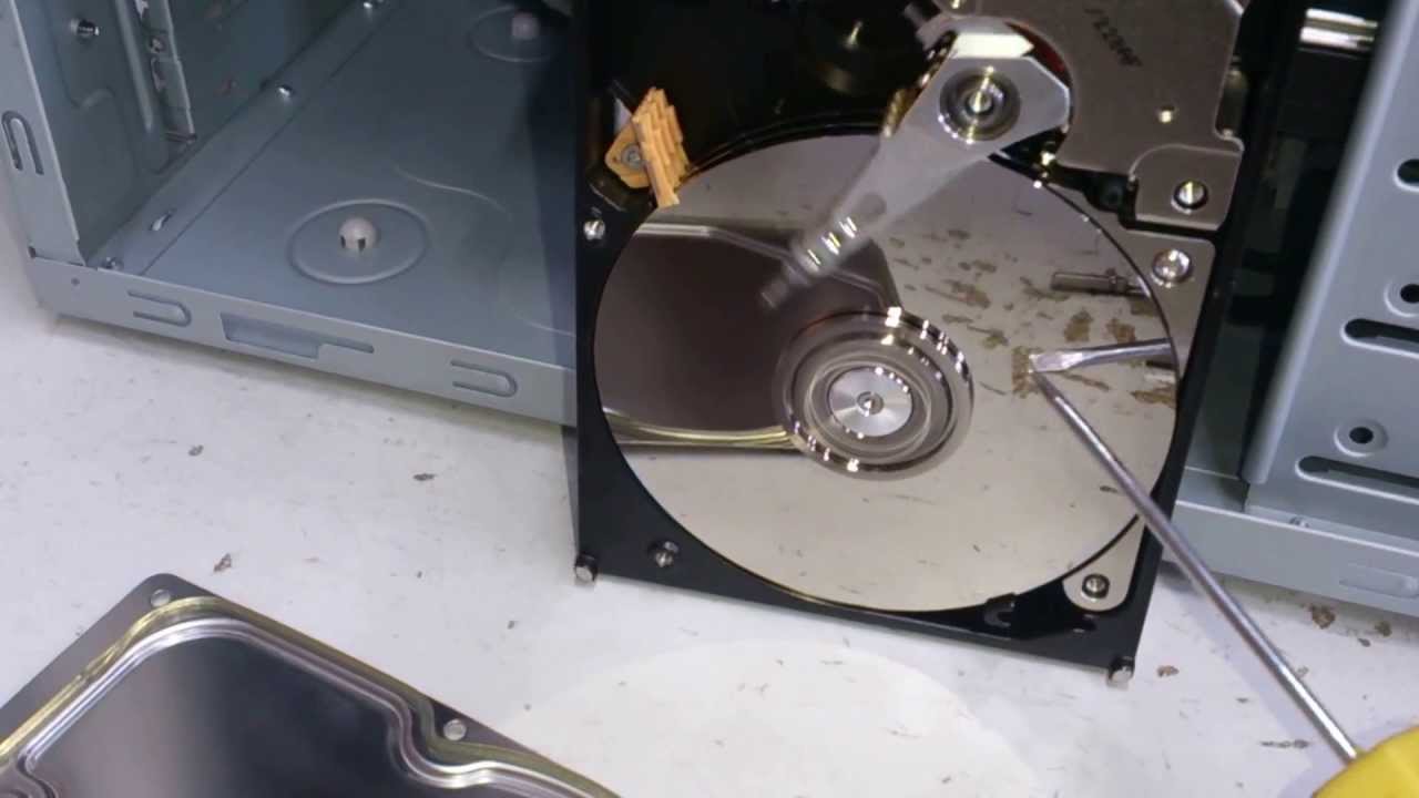 Полировка магнитных пластин жесткого диска. - YouTube