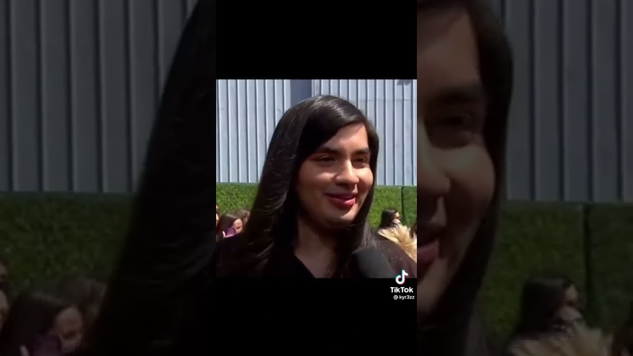 Eduardo feels left out while the paparazzi being mean to him *sad*