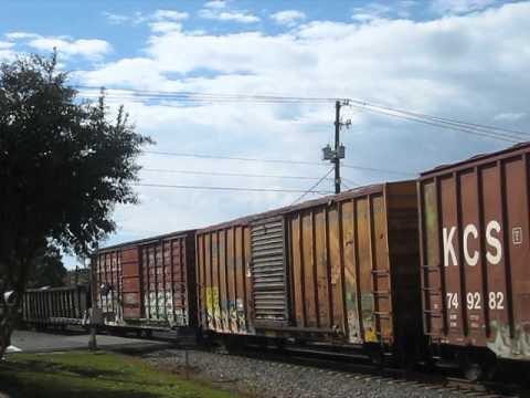 slow-moving-csx-q675-nortbound-freight-in-kennesaw,-ga.