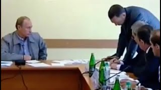 • Vladimir Poutine Qui Humilie Des Oligarques Milliardaires