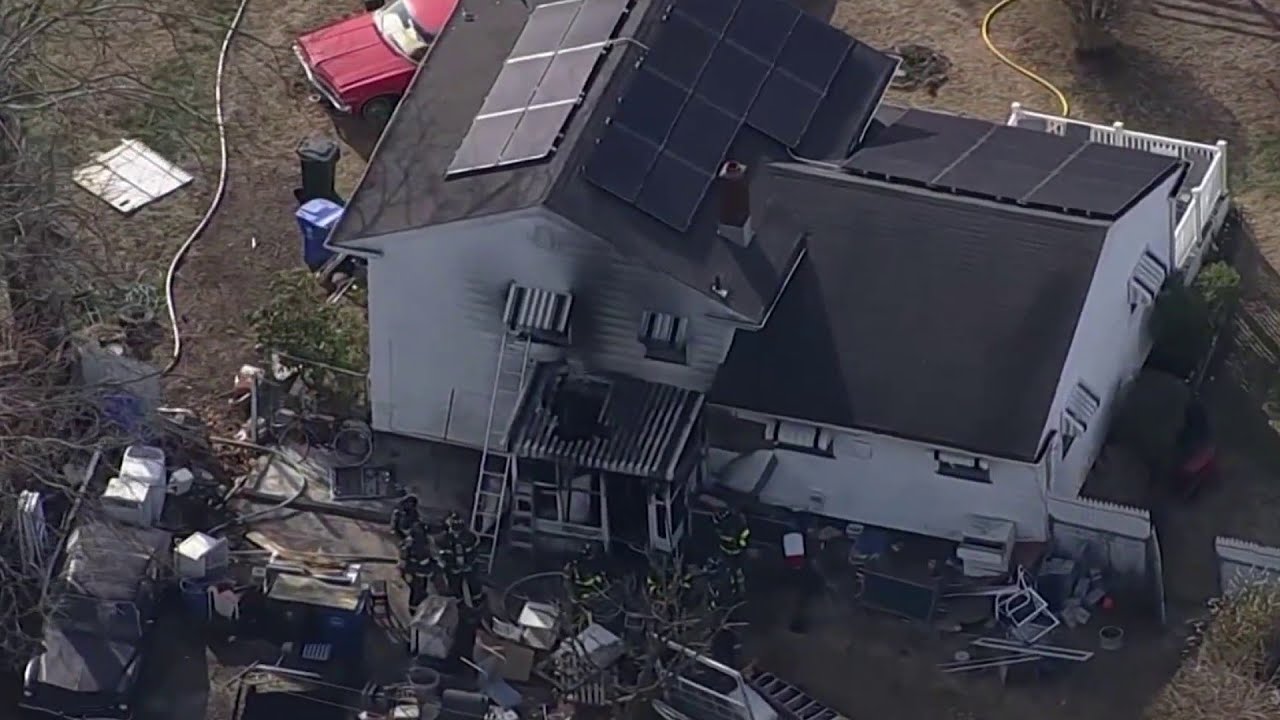Man risks life to rescue neighbor from New Jersey house fire - YouTube