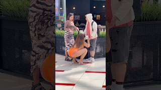 He got dirty and I wanted help him, why his wife react like that?🤦🏻‍♀️ LA ELVÍRA #kawaii #shorts