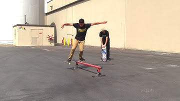 LIVE SKATE SUPPORT FRONTSIDE BOARDSLIDE