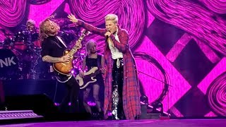 P!nk - Funhouse + Just A Girl (No Doubt Cover) Medley (Beautiful Trauma World Tour, Vancouver)