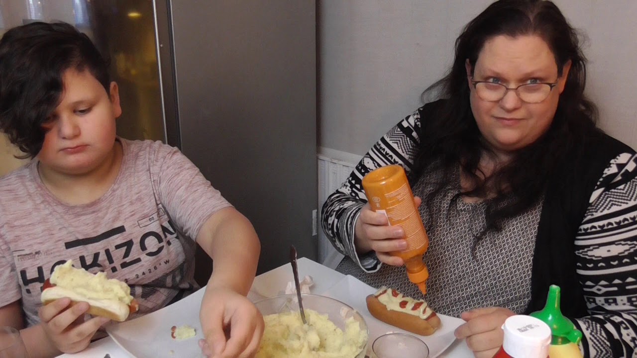 Mukbang - korv med bröd special