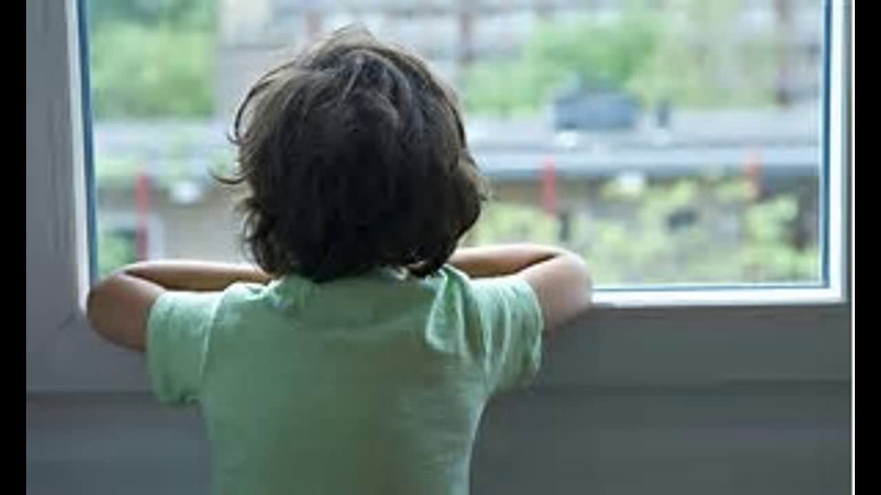 I looked out of the window. Ребенок у окна. Приоткрытое окно и ребенок. Little boy at the Window. Kid looking Window.