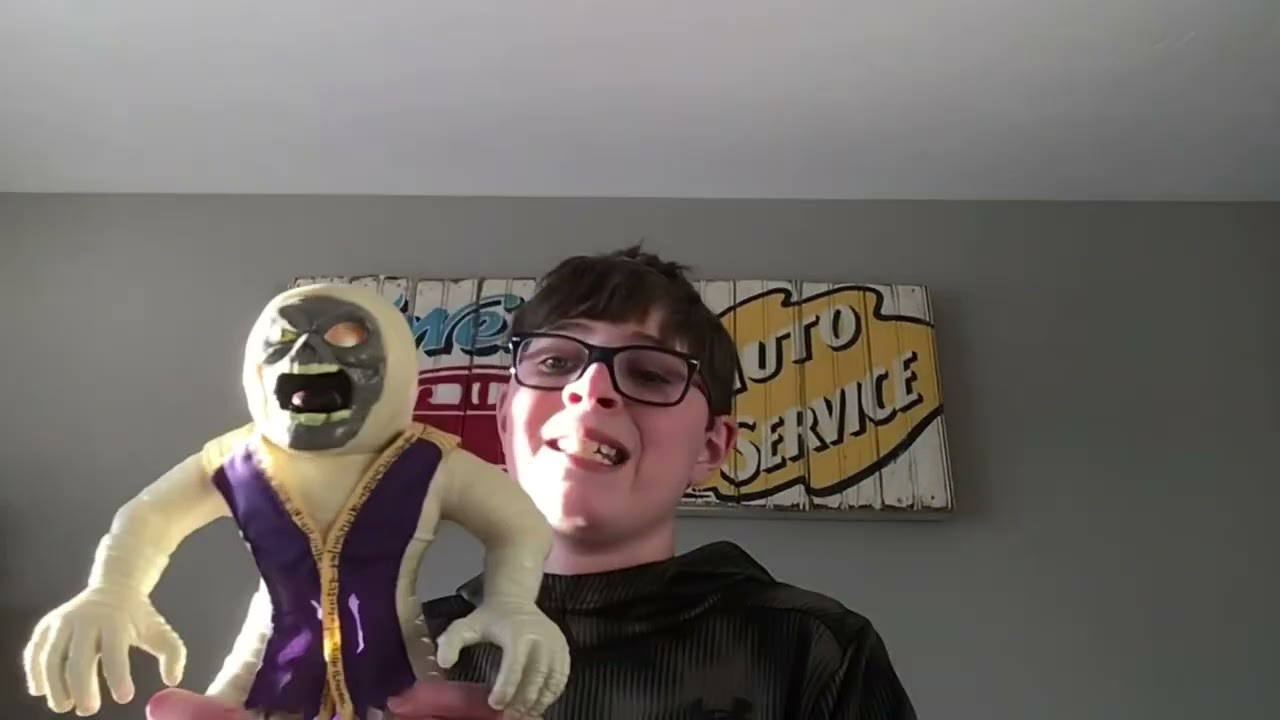 Stretch screamers (mummy) - YouTube