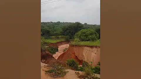 Isukwuato roads cut into two by erosion