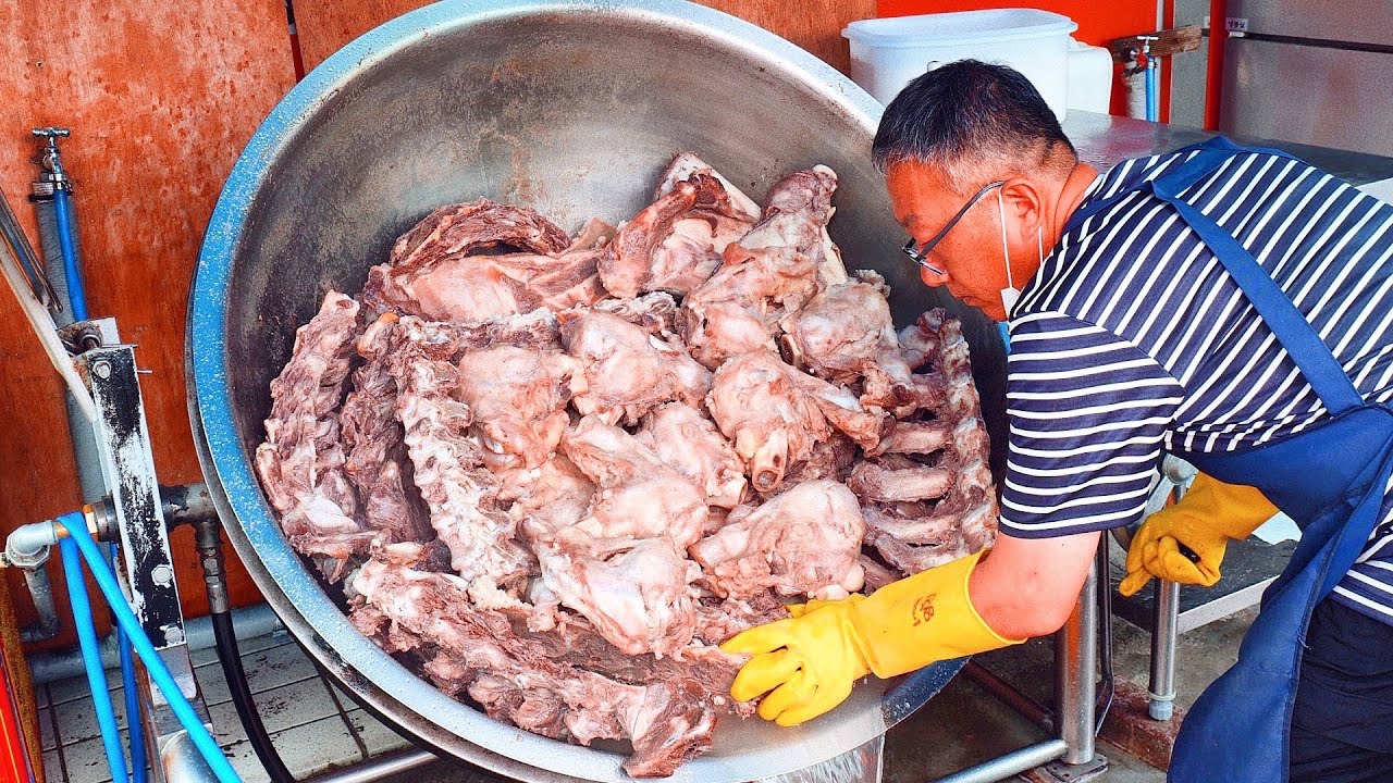 😋40년 장인이 만드는 갈비탕! 한번에 500인분 곰탕을 만드는 과정! | Korean foods to beat the heat / Korean street food