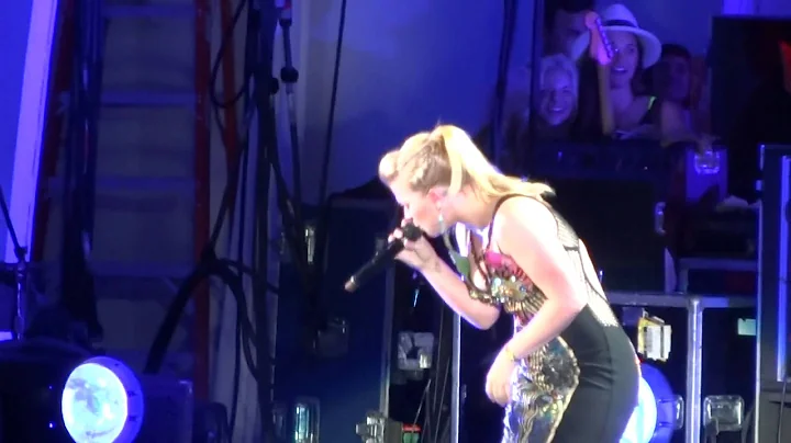 Kelly Clarkson "Mr. Know It All" Hollywood Bowl 2012