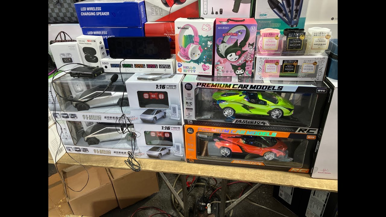 開始擺攤了，好笑的叫賣哥