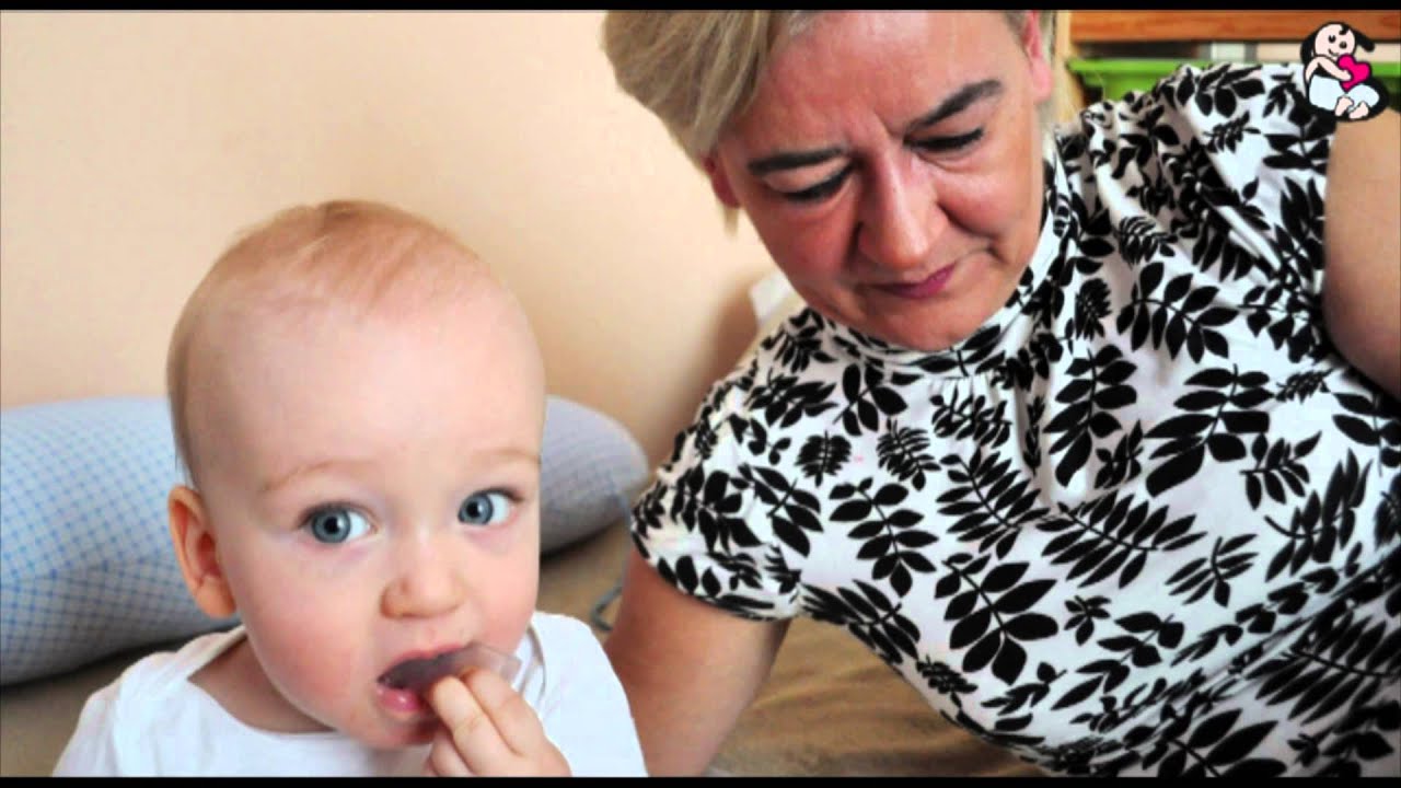 Zachariasz ma 39 tygodni: pierwsze kroki przy łóżku i... pierwsze buty :)