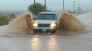 FLASH FLOODS HIT TEXAS - Roads & Vehicles Underwater