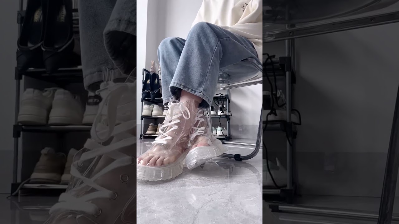 Transparent platform shoes 