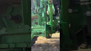 JOHN DEERE ENGINEERING 👀#johndeere #tractorvideo