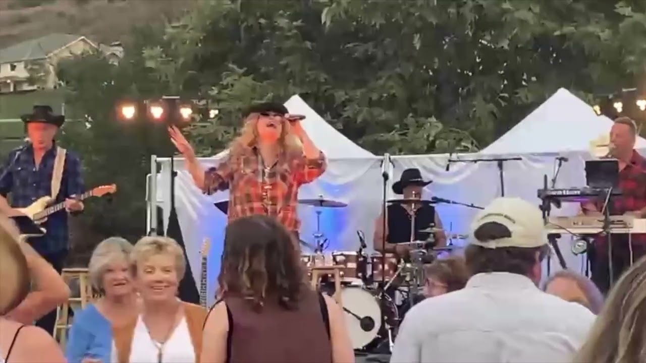 Brooke & The Boyz_Country Clips