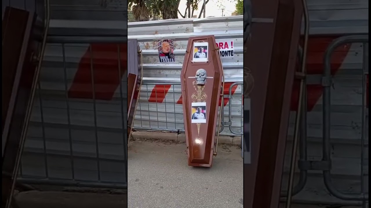 Os arredores do Morumbis! Protestos da torcida! 