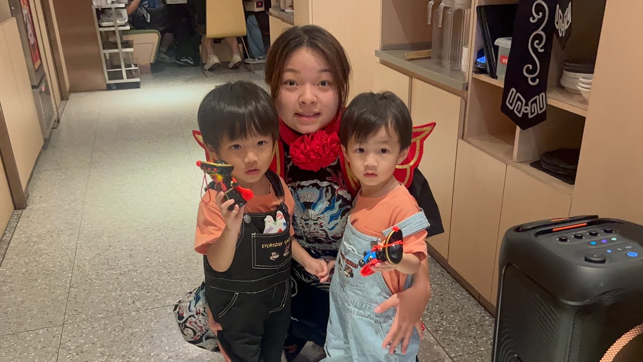 小粉絲們 來海底撈看 變臉