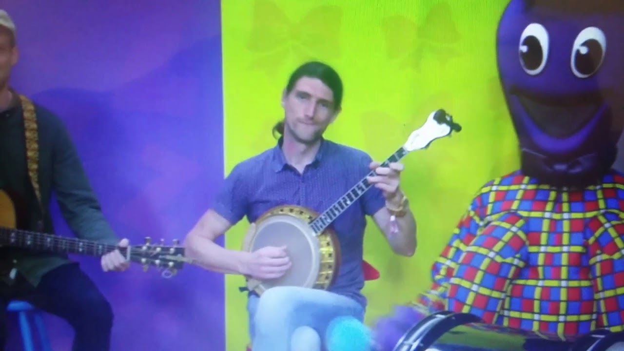 The wiggles the hindlind fling( bagpipe version) YouTube
