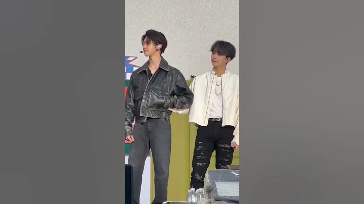 The8 warming his Jeonghan hyung hand 🥺 CARAT LAND 2022 D-2| #seventeen #kpop #shorts