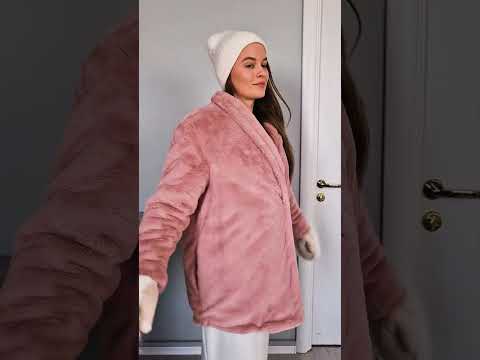 Девочка: ждёт пока ей купят шубу, а женщина сама может сшить себе шубу #шитье #сшилаиношу #shorts