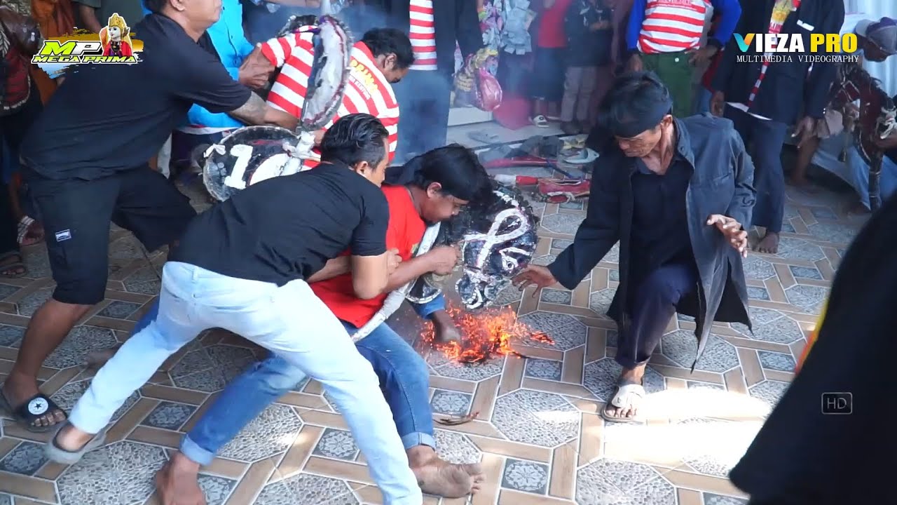 WOWW AKSI MEDIUMISASI KUDA LUMPING ~ BUROK DANGDUT MEGA PRIMA SHOW GRINTING BULAKAMBA 25/06