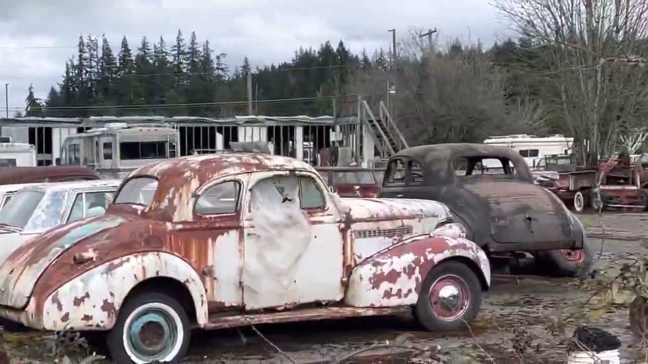 Discovering A Treasure Trove Of Vintage Rusty Automobiles 🚗 