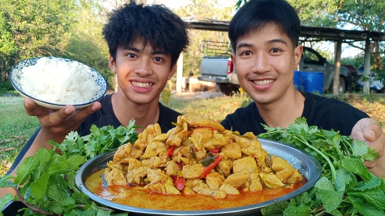พะแนงไก่งานวัด เข้มข้นอร่อยมากๆ มากินข้าวด้วยกันครับ.