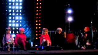 Meninas Da Escola Pica Pau Dançando Show Das Poderosas Na Festa Cores E Sabores