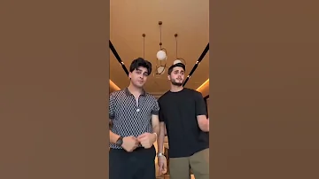 محمود وباريش يرقصو على لا تهزي كبوش التوتي مابحبك لو بتموتي 