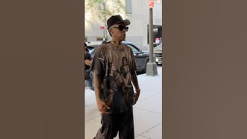 Lena Waithe pairs her Alvin Ailey shirt with colored sneakers! #lenawaithe #style #artist #urbanwear