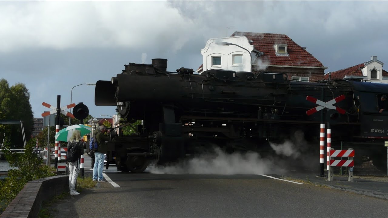 Spoorwegovergang Veendam // Dutch railroad crossing // STAR 52 8082, Stadskanaal Onder Stoom 2022
