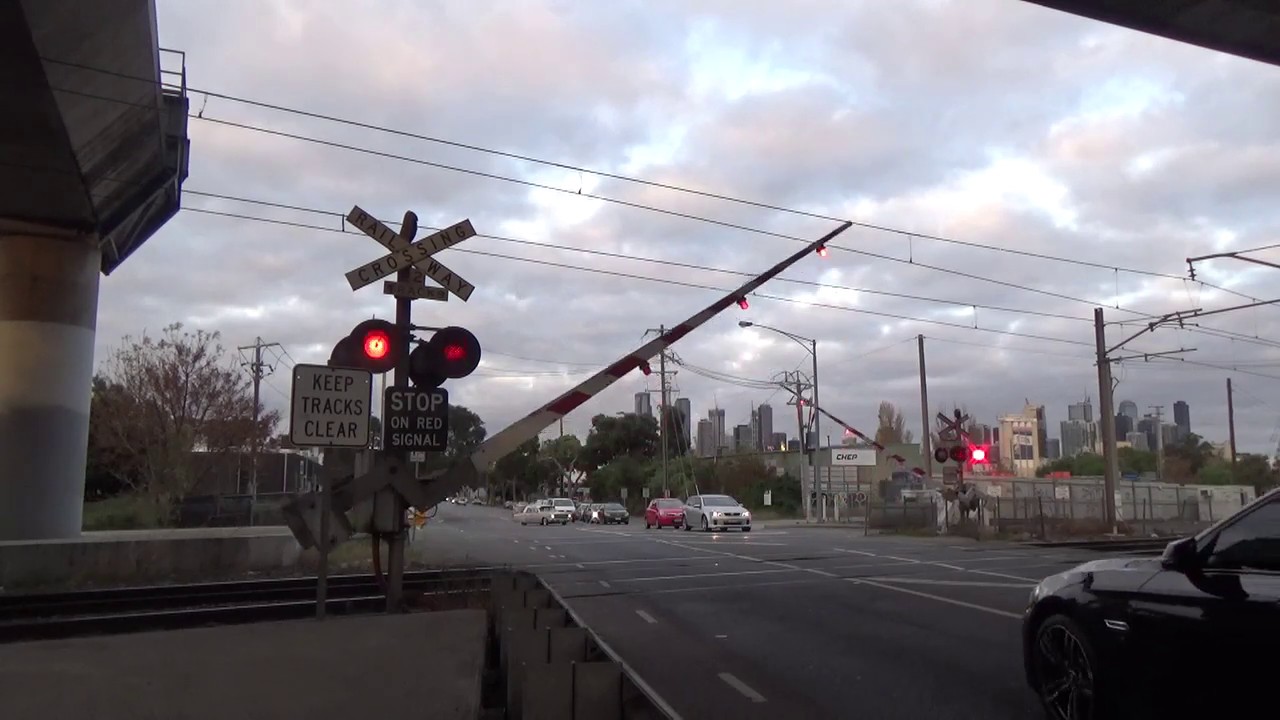 Arden St Level Crossing, North Melbourne YouTube