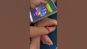 5 year old playing spinner merge game