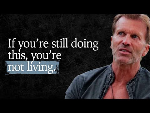 [Family Guy] Peter Drops a Coin From Top of the Empire State Building