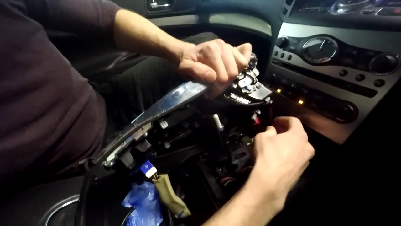 Nissan Skyline (2006-2013) - Disassembly of the center console of 