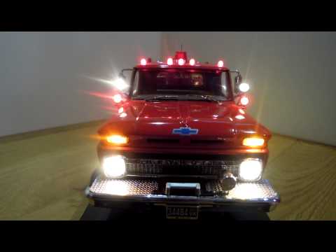 Sunstar 1965 Chevrolet C-20 Fire Truck 1:18 LED & Sound Custom