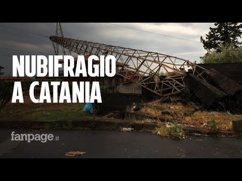 Tornado e nubifragio Catania, traliccio crolla su una casa: "Ci siamo spaventati a morte" Episode cover