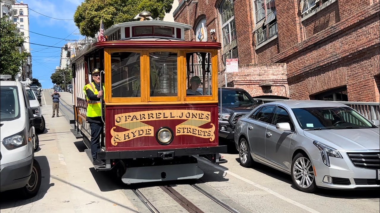 double-ended-og-sf-muni-cable-car-42-northbound-on-powell-hyde-cable
