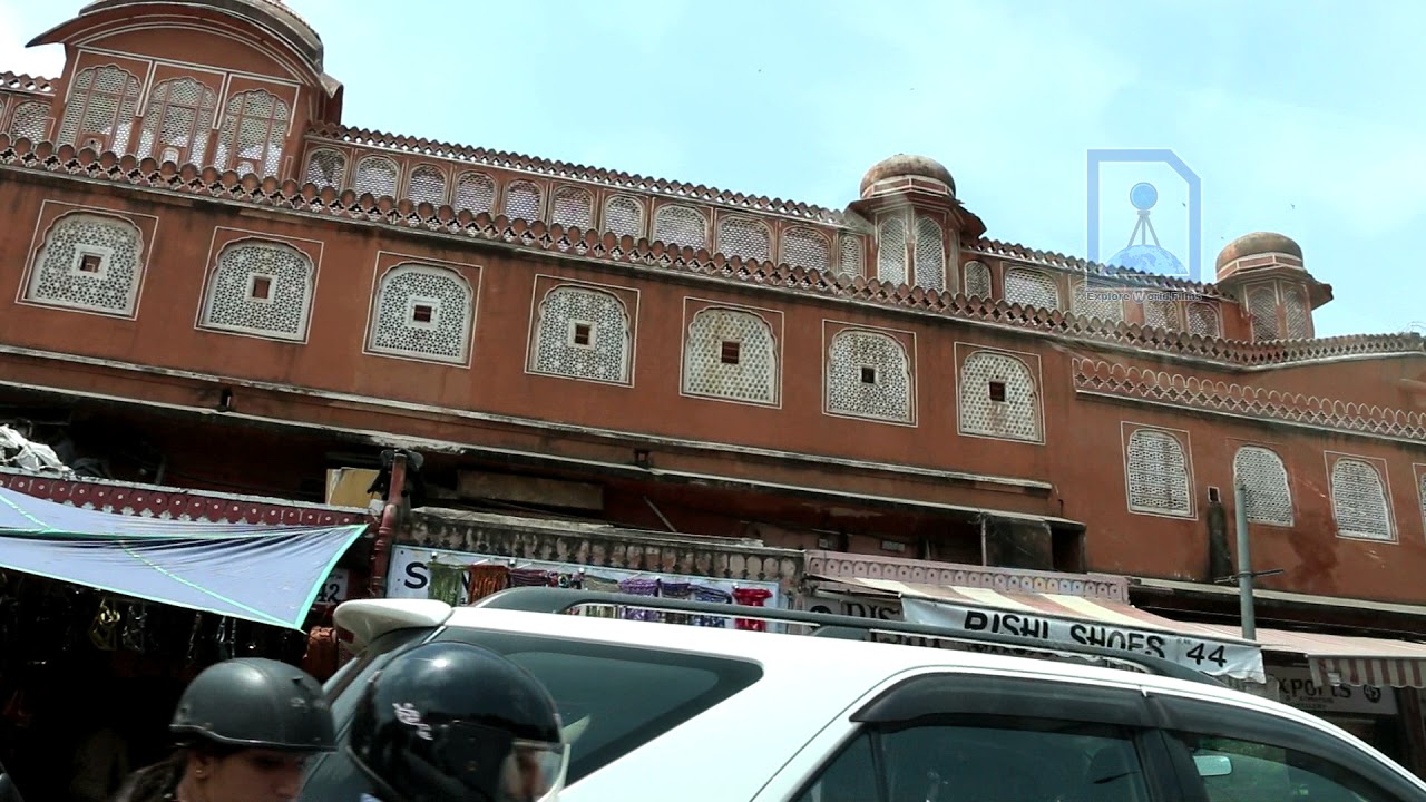 Rash driving on the roads of Jaipur, India