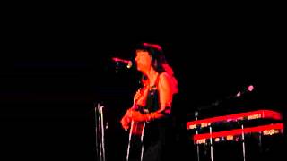 PAPER AEROPLANES -SARAH HOWELLS -LIVE-