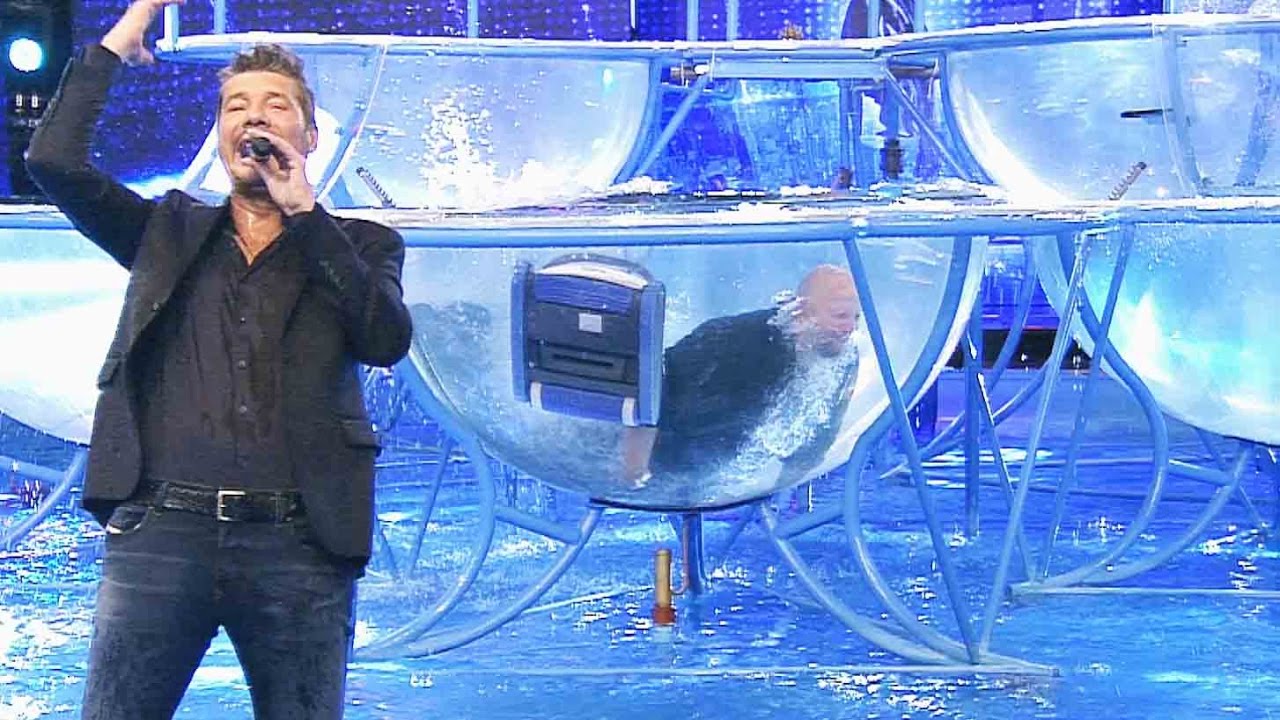 ¡Navarrete al agua! Ya es un ritual del #Aquadance y este año no fue la excepción