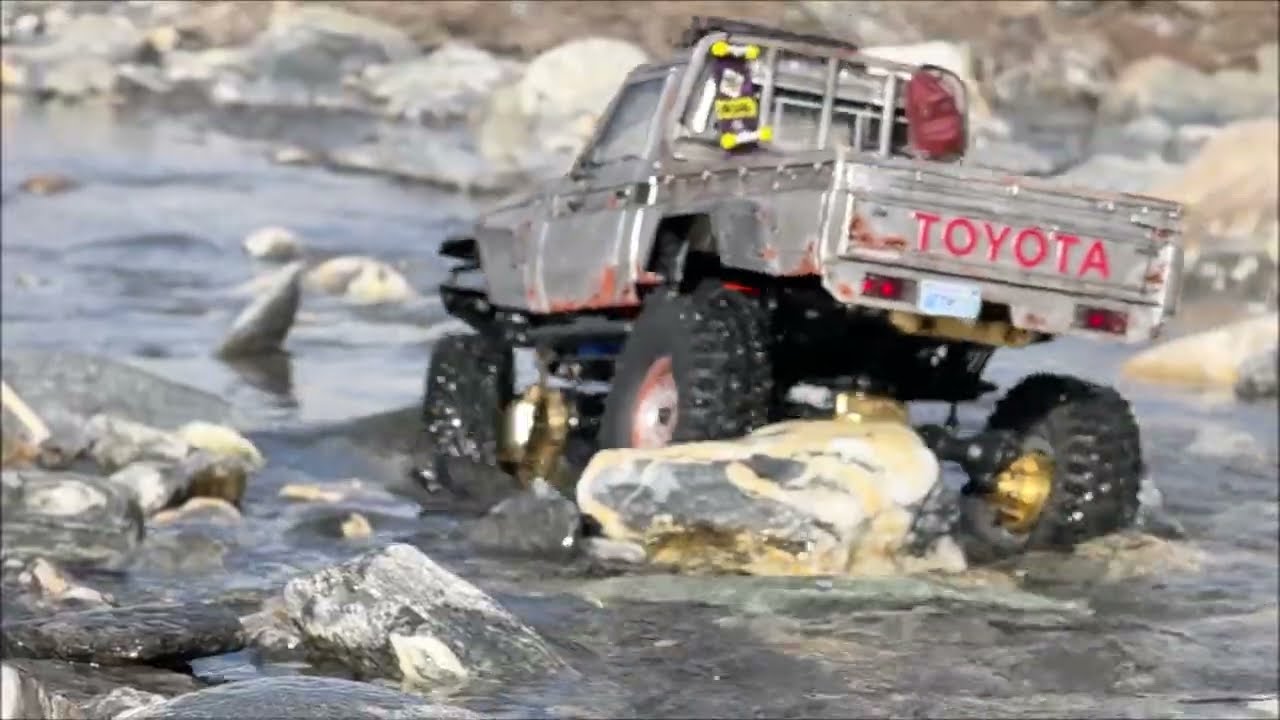 Traxxas TRX-4 with a Toyota Land Cruiser 70 Body Crawling thru a