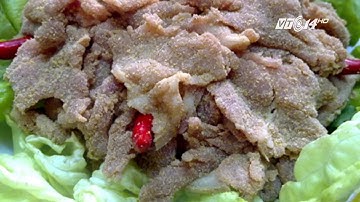 (VTC14)_ Thịt lợn muối chua - đặc sản của người Dao ở Mộc Châu