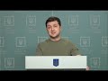 Зеленський запевнив, що залишається в Києві, його родина також в Україні