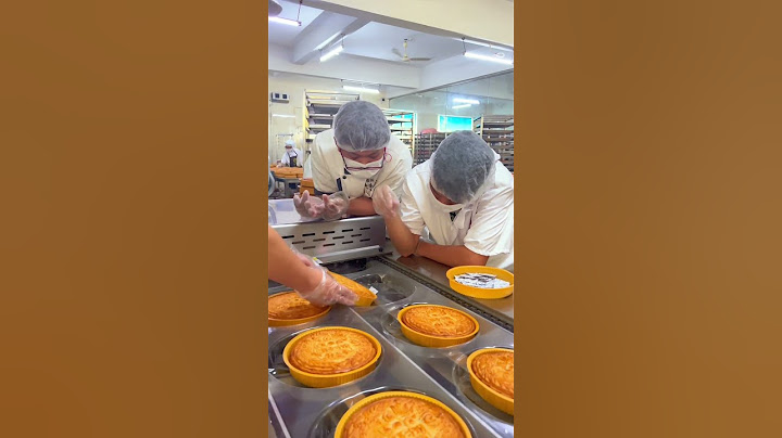 How Many Workers Are Slacking Off In The Automated Mooncake Factory? #mooncake #food #chinesefood