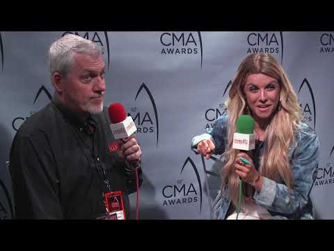 Lindsay Ell | Working With Brantley Gilbert