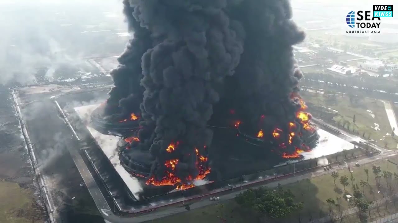 Apocalyptic scenes after oil refinery in Indonesia explodes